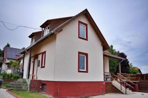 Annie in เลเซนเชโตไม Annie in เลเซนเชโตไม