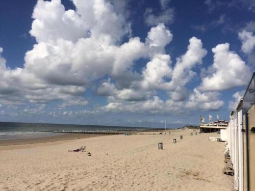 Alrededores, Holiday home in Zoutelande with balcony in Zoutelande Alrededores, Holiday home in Zoutelande with balcony in Zoutelande