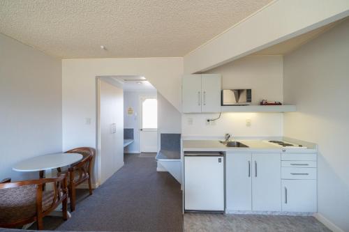 The Village Inn Hotel in Te Anau The Village Inn Hotel in Te Anau