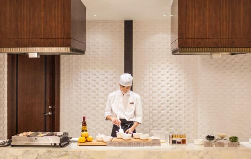 Restaurant, Metropolo Xincheng Hotel, The Bund Shanghai near Bund International Architecture Exhibition Restaurant, Metropolo Xincheng Hotel, The Bund Shanghai near Bund International Architecture Exhibition