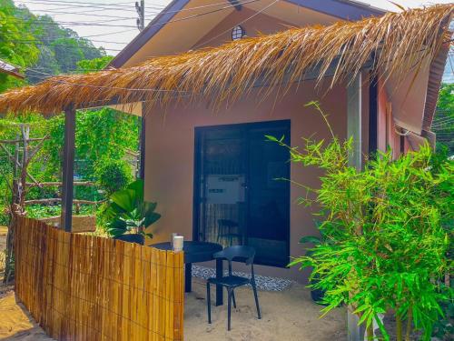 The Beach Cafe in Koh Chang Tai The Beach Cafe in Koh Chang Tai