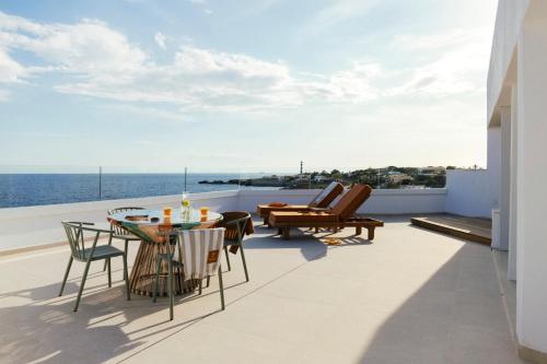 balkon/terras, Caramelo Marina Calan Bosch - Adults Only in Menorca balkon/terras, Caramelo Marina Calan Bosch - Adults Only in Menorca