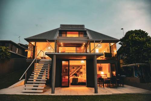 Beachfront Oakura - steps from stunning beach in Oakura Beachfront Oakura - steps from stunning beach in Oakura