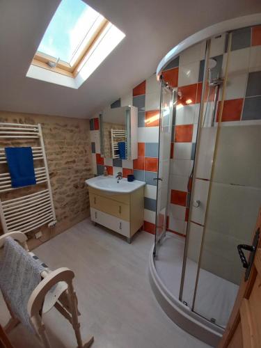 La Maison Jaune in Saint-Hilaire-des-Loges La Maison Jaune in Saint-Hilaire-des-Loges