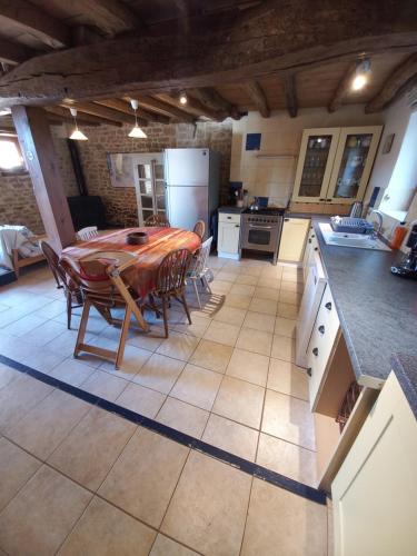 La Maison Jaune in Saint-Hilaire-des-Loges La Maison Jaune in Saint-Hilaire-des-Loges