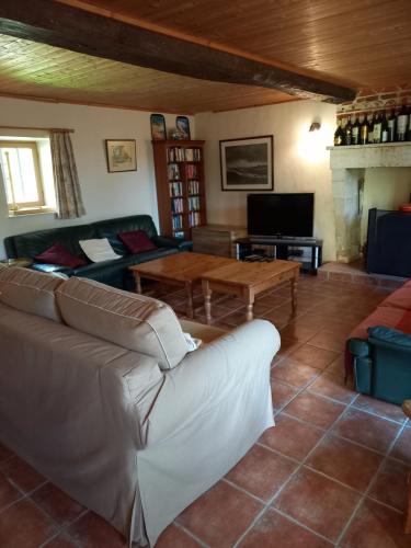 La Maison Jaune in Saint-Hilaire-des-Loges La Maison Jaune in Saint-Hilaire-des-Loges