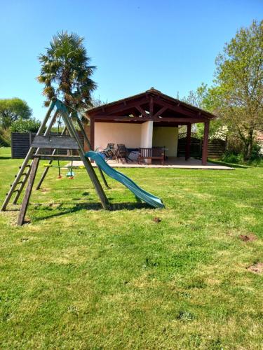 La Maison Jaune in Saint-Hilaire-des-Loges La Maison Jaune in Saint-Hilaire-des-Loges