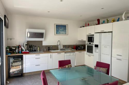 Facilities, Pleasant modern house t4 airco pool jacuzzi parking in Saint-Georges-d'Orques Facilities, Pleasant modern house t4 airco pool jacuzzi parking in Saint-Georges-d'Orques