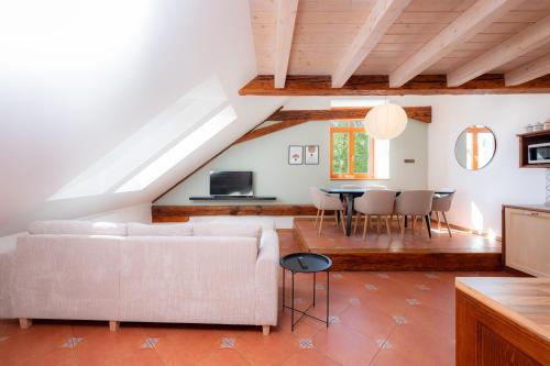 Спільний лаунж/ТБ зона, Velký rodinný apartmán s terasou na náměstí v Třeboni (Velky rodinny apartman s terasou na namesti v Treboni) in Trebon City Center Спільний лаунж/ТБ зона, Velký rodinný apartmán s terasou na náměstí v Třeboni (Velky rodinny apartman s terasou na namesti v Treboni) in Trebon City Center