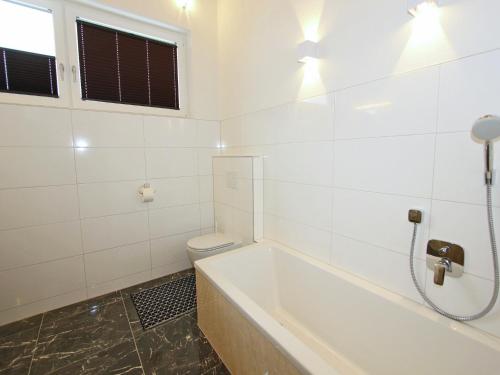 Bathroom, Holiday home Steinfeld close to the ski lift, cleaning included in Zell am Ziller Bathroom, Holiday home Steinfeld close to the ski lift, cleaning included in Zell am Ziller