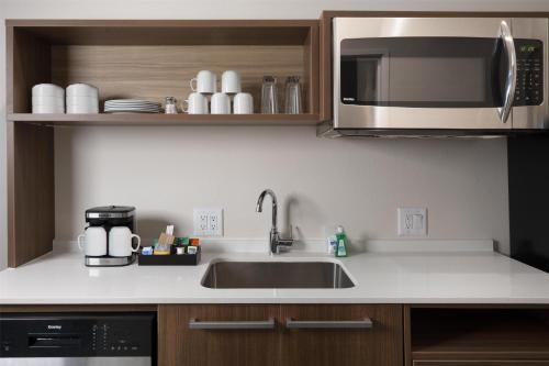 keuken, Home2 Suites by Hilton Dallas East in Claremont keuken, Home2 Suites by Hilton Dallas East in Claremont