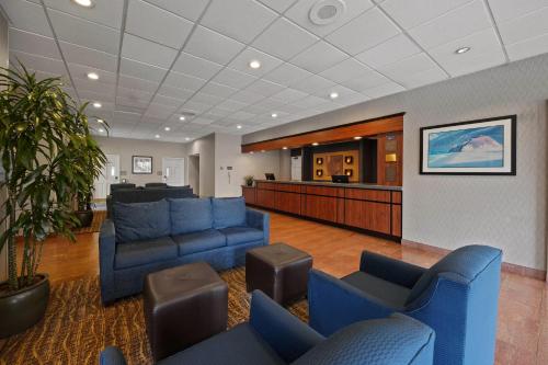 Lobby, Comfort Inn By the Bay near San Francisco Maritime National Historical Park Lobby, Comfort Inn By the Bay near San Francisco Maritime National Historical Park