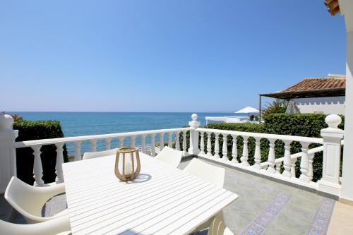 Terraza/balcón, Beach House with Direct Beach Access and community Pool, Estepona in Alcazaba Beach Terraza/balcón, Beach House with Direct Beach Access and community Pool, Estepona in Alcazaba Beach