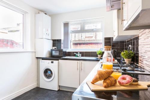 NEW Large Contractors House 4Beds 8Guests Long Term near Croxteth Hall & Country Park NEW Large Contractors House 4Beds 8Guests Long Term near Croxteth Hall & Country Park