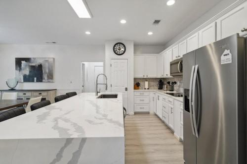 Grand Home Walk to Mercedes Benz in Vine City Grand Home Walk to Mercedes Benz in Vine City