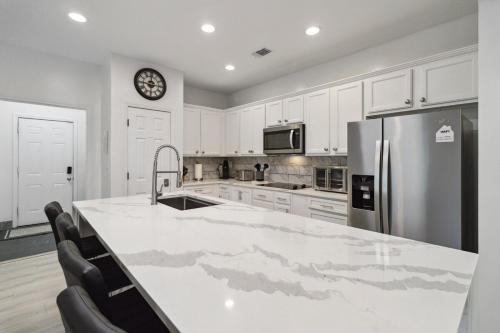 Grand Home Walk to Mercedes Benz in Vine City Grand Home Walk to Mercedes Benz in Vine City