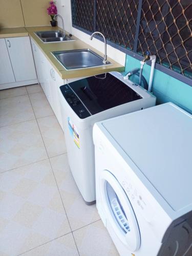 Apia Studio w 2 Beds, Secure, AC, Washer, Dryer, Kitchen, WiFi in Vaitele Apia Studio w 2 Beds, Secure, AC, Washer, Dryer, Kitchen, WiFi in Vaitele
