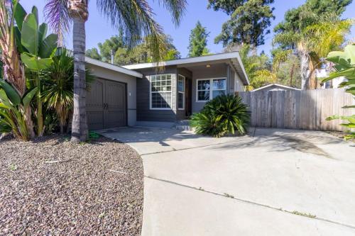 Centrally Located Cottage Near Lake Trails Shops in La Mesa Centrally Located Cottage Near Lake Trails Shops in La Mesa