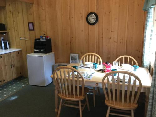 This photo about Renfro's Lakeside Retreat shared on HyHotel.com