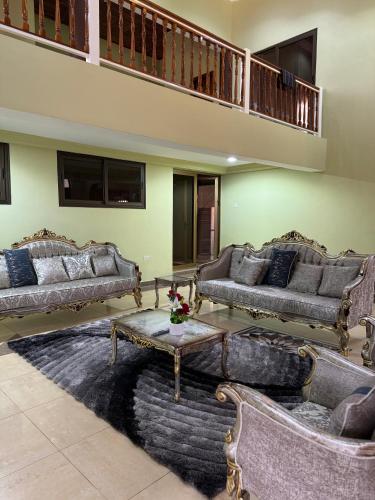 Spacious 5-Bedroom Private Home in Dawhenya Spacious 5-Bedroom Private Home in Dawhenya