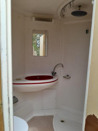 Roulotte au bord du canal du midi argeliers in Argeliers Roulotte au bord du canal du midi argeliers in Argeliers