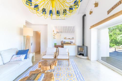 Casa da Antónia (Casa da Antonia) in ซานเตียโก โด คาเซม Casa da Antónia (Casa da Antonia) in ซานเตียโก โด คาเซม