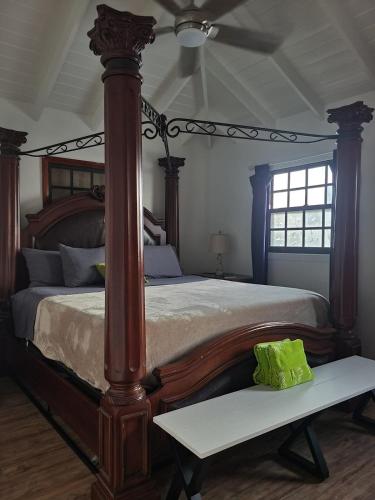 Newly Renovated House PotcakeVilla in Коберн-Таун Newly Renovated House PotcakeVilla in Коберн-Таун