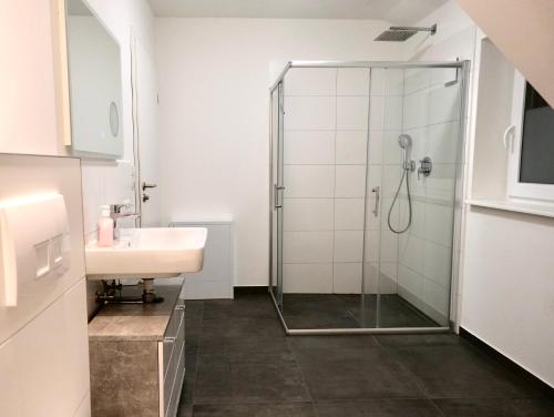 دش, Modernes Ferienhaus bei Lüneburg Terrasse, Grill & Garten für 6 Gäste (Modernes Ferienhaus bei Luneburg Terrasse, Grill & Garten fur 6 Gaste) in Artlenburg دش, Modernes Ferienhaus bei Lüneburg Terrasse, Grill & Garten für 6 Gäste (Modernes Ferienhaus bei Luneburg Terrasse, Grill & Garten fur 6 Gaste) in Artlenburg