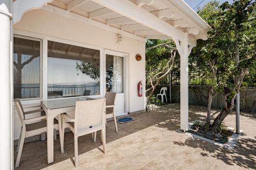 Balcony/terrace, Marmara Yali Evi in West Marmara Region Balcony/terrace, Marmara Yali Evi in West Marmara Region