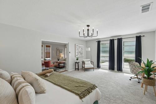 Spacious 5BR Getaway with Pool in Данканвилл Spacious 5BR Getaway with Pool in Данканвилл