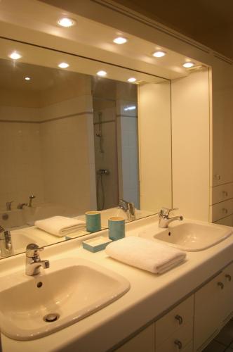 Bathroom, Juniper House in Vulaines-sur-Seine Bathroom, Juniper House in Vulaines-sur-Seine