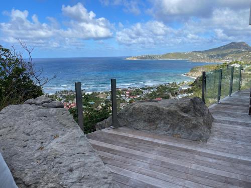 The Red Cloud Villa with Incredible Ocean View !!!! in 古斯塔维亚 The Red Cloud Villa with Incredible Ocean View !!!! in 古斯塔维亚