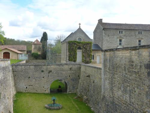 Vistas, LOGIS du Château du Bois Doucet (LOGIS du Chateau du Bois Doucet) in Poitiers-Futuroscope Vistas, LOGIS du Château du Bois Doucet (LOGIS du Chateau du Bois Doucet) in Poitiers-Futuroscope