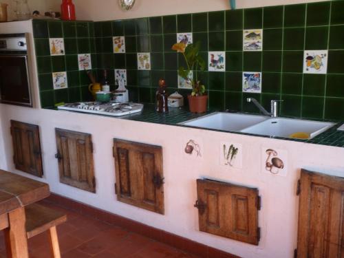 Cocina, LOGIS du Château du Bois Doucet (LOGIS du Chateau du Bois Doucet) in Poitiers-Futuroscope Cocina, LOGIS du Château du Bois Doucet (LOGIS du Chateau du Bois Doucet) in Poitiers-Futuroscope
