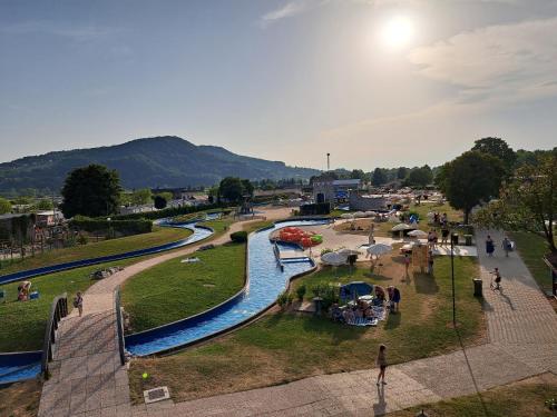 Brunarica 30 Terme Čatež (Brunarica 30 Terme Catez) in Catez Ob Savi Brunarica 30 Terme Čatež (Brunarica 30 Terme Catez) in Catez Ob Savi