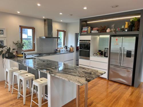 City Fringe luxury with pool and spa in Fendalton City Fringe luxury with pool and spa in Fendalton