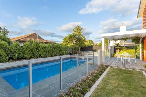 City Fringe luxury with pool and spa in Fendalton City Fringe luxury with pool and spa in Fendalton