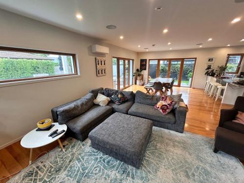 City Fringe luxury with pool and spa in Fendalton City Fringe luxury with pool and spa in Fendalton