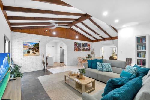 Belle Escapes Under the Mango Tree Holiday Home in Cairns Belle Escapes Under the Mango Tree Holiday Home in Cairns