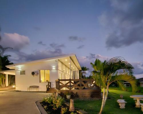 Luxury Beachside Home in Siumu Luxury Beachside Home in Siumu