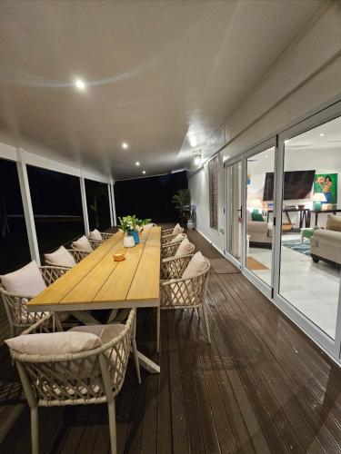 Luxury Beachside Home in Siumu Luxury Beachside Home in Siumu