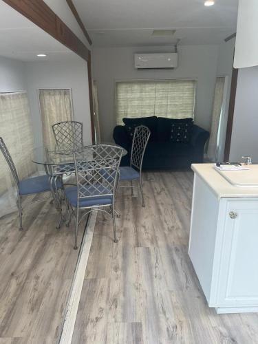 RV Conveniente y Centrico in Lehigh Acres (FL) RV Conveniente y Centrico in Lehigh Acres (FL)