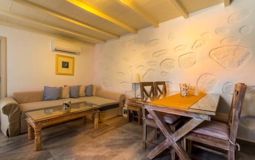 This photo about LAVISH SUITES shared on HyHotel.com