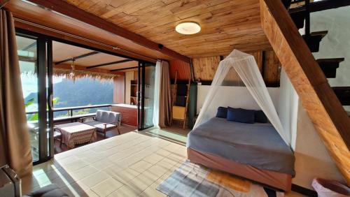 Phahee valley ผาฮี้วัลเล่ย์ near Doi Tung Palace Phahee valley ผาฮี้วัลเล่ย์ near Doi Tung Palace