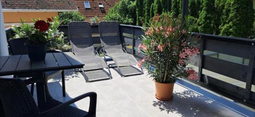 Erkély/terasz, Igali Varázs Apartman 150 méter a fürdőtől (Igali Varazs Apartman 150 meter a furdotol) in Igal Erkély/terasz, Igali Varázs Apartman 150 méter a fürdőtől (Igali Varazs Apartman 150 meter a furdotol) in Igal