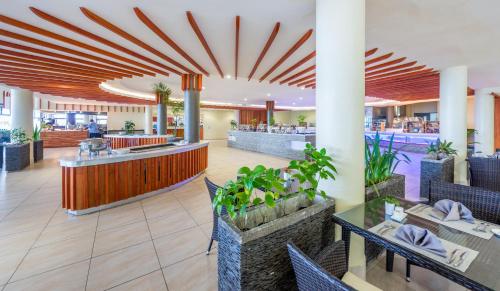 Ресторан, Mana Island Resort and Spa in Острови Маманука Ресторан, Mana Island Resort and Spa in Острови Маманука