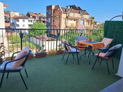 Зовнішній вигляд готелю, July's Guest House in Пріморско Зовнішній вигляд готелю, July's Guest House in Пріморско