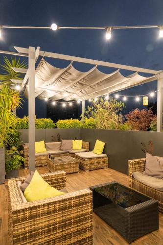 Balcony/terrace, Warmthotel in Eur and Garbatella Balcony/terrace, Warmthotel in Eur and Garbatella