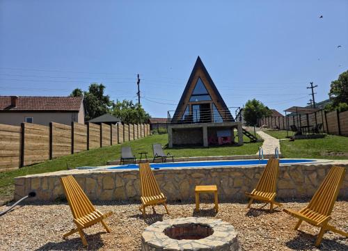 Rovni lake house in Popare Rovni lake house in Popare