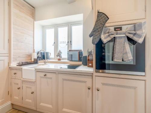 Exterior view, The Drunken Carpenter's Cottage in Sneaton Exterior view, The Drunken Carpenter's Cottage in Sneaton